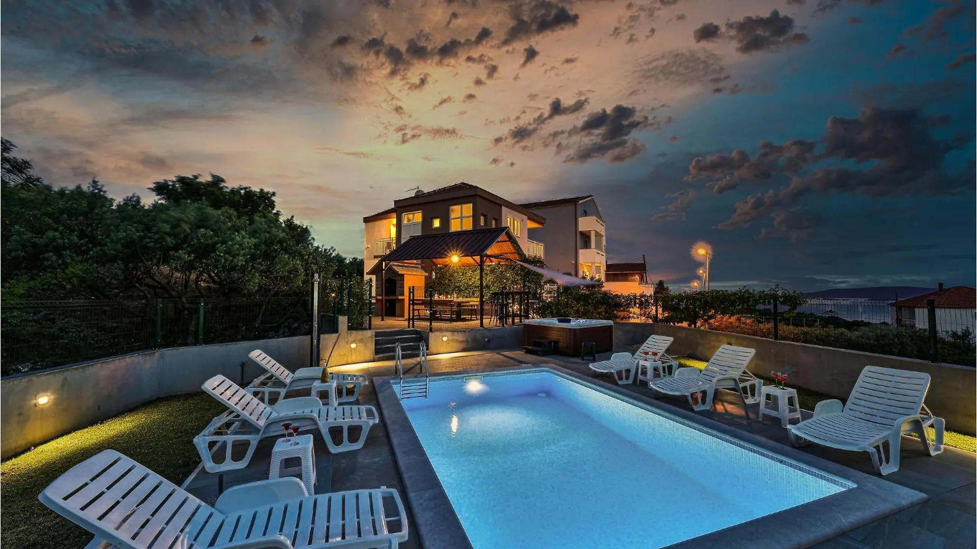 Beautiful Home In Seget Donji With Jacuzzi Semesterbostad