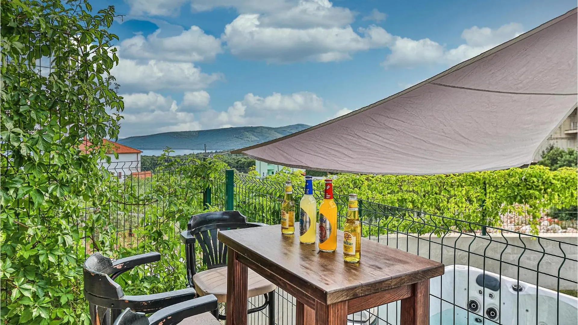Semesterbostad Beautiful Home In Seget Donji With Jacuzzi Kroatien