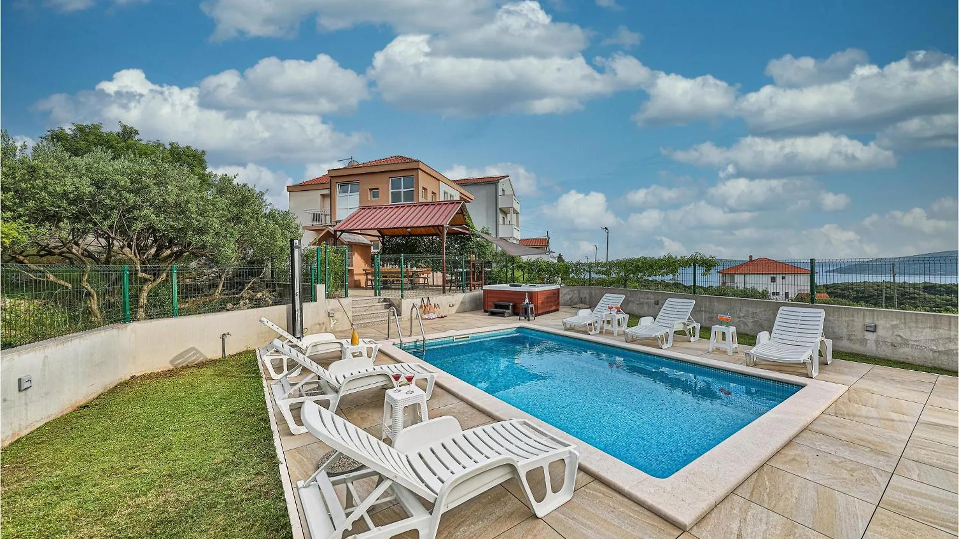 Beautiful Home In Seget Donji With Jacuzzi