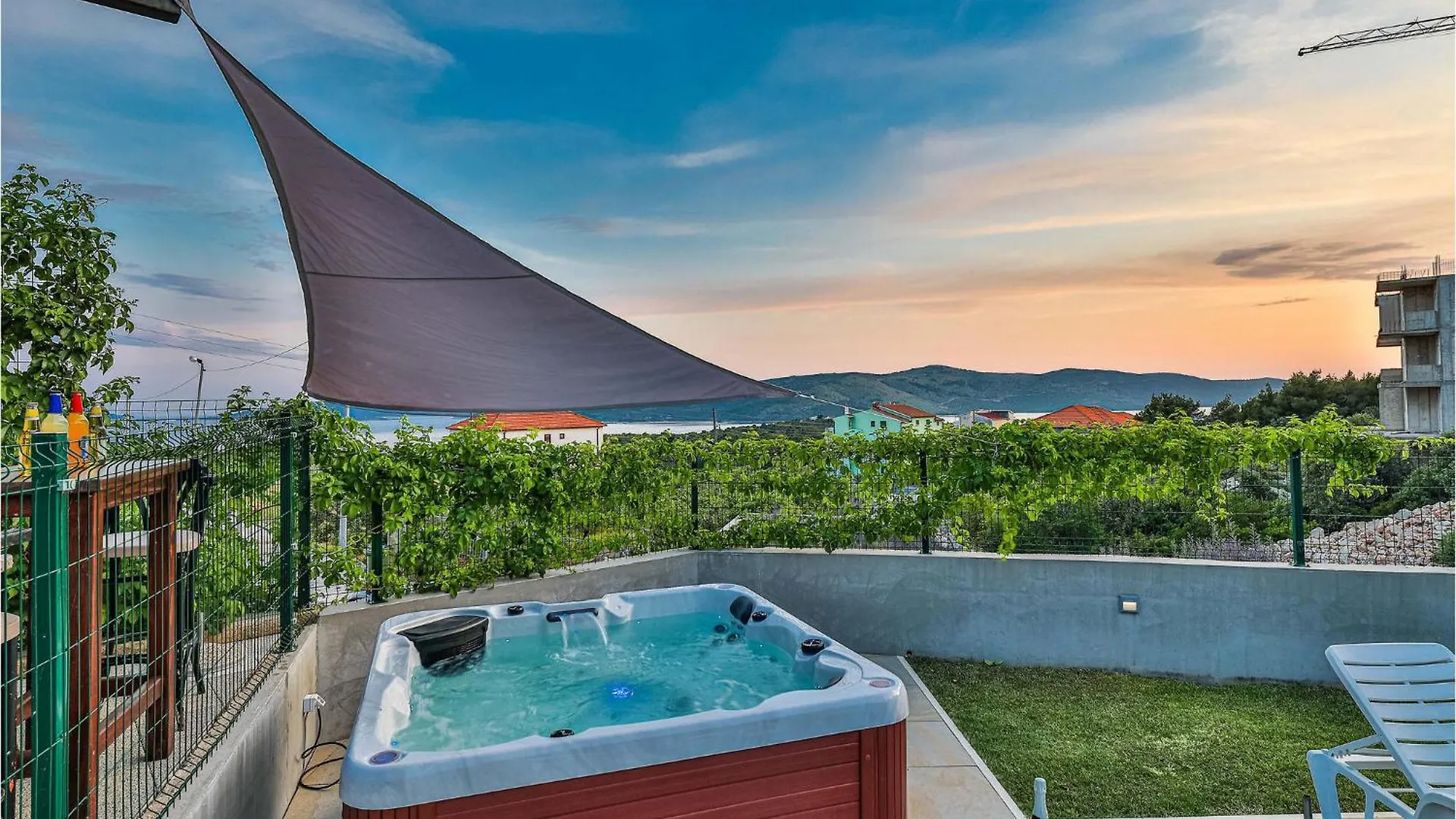 Beautiful Home In Seget Donji With Jacuzzi 0*,