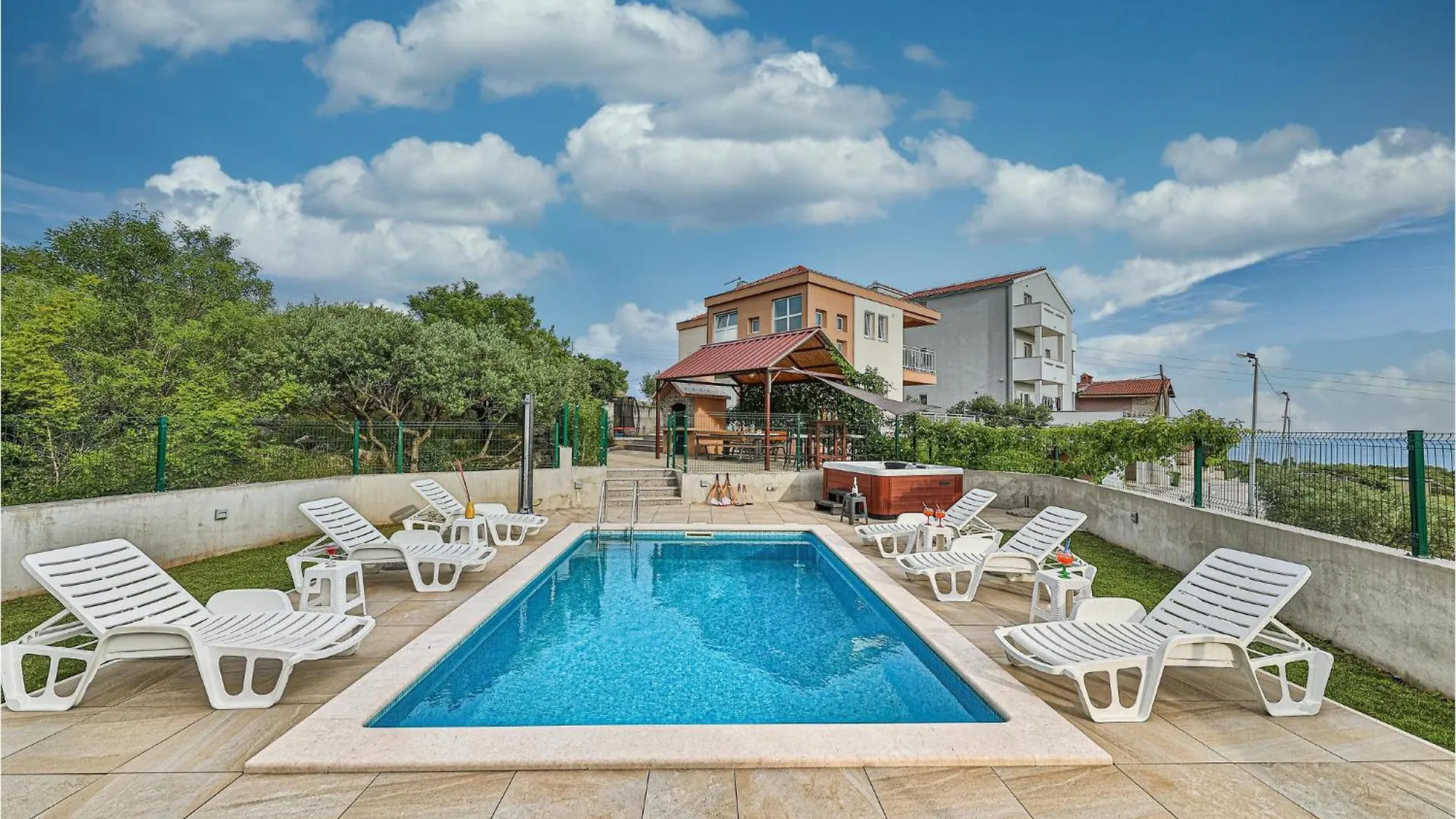 Beautiful Home In Seget Donji With Jacuzzi 0*,